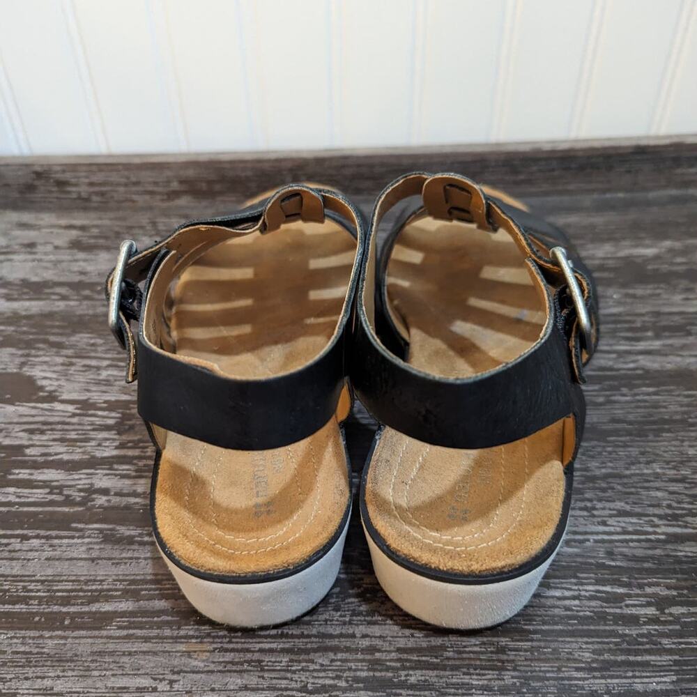 Woman's Naturalizer Black/tan/white strap wedge sandal size 7.5 - Picture 4 of 5